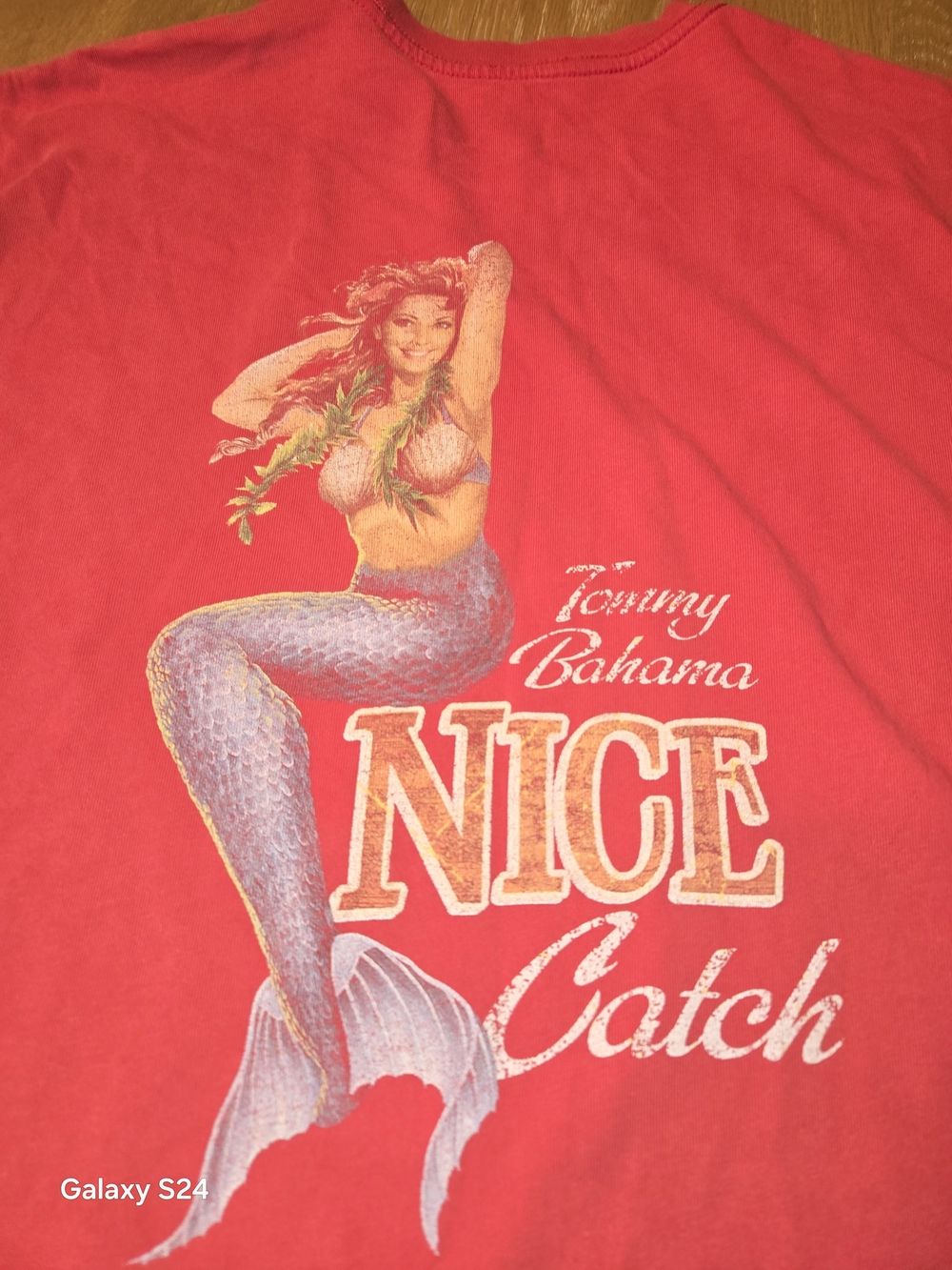 Tommy Bahama Relax Red 'Nice Catch' Graphic Tee Mens L - Picture 2 of 4